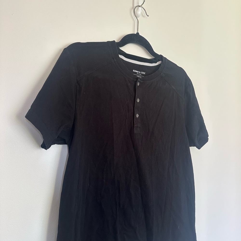 Kenneth‎ Cole Black Short Sleeve Henley Shirt – Men’s Medium